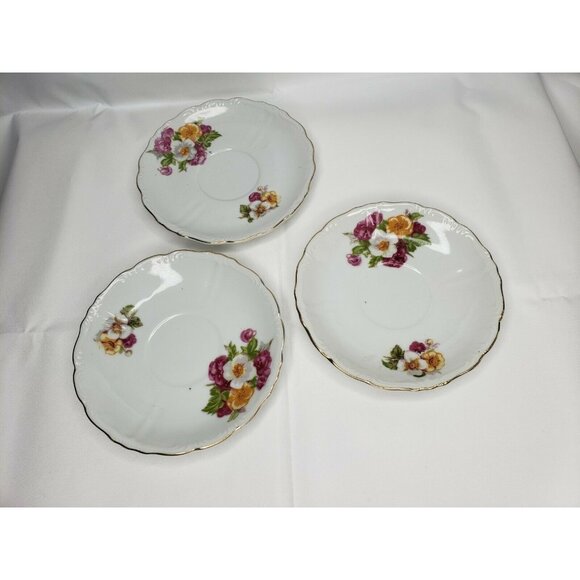 Set of 3 White Plates with Gold Trim and Floral Design - Elegant Tableware - Picture 7 of 7